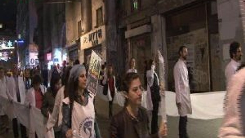 Gezi Hekimleri Kobani İçin Beyaz Önlükleriyle Yürüdü
