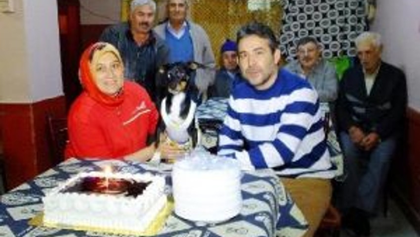Köpeklerine Doğum Günü Partisi Yaptılar