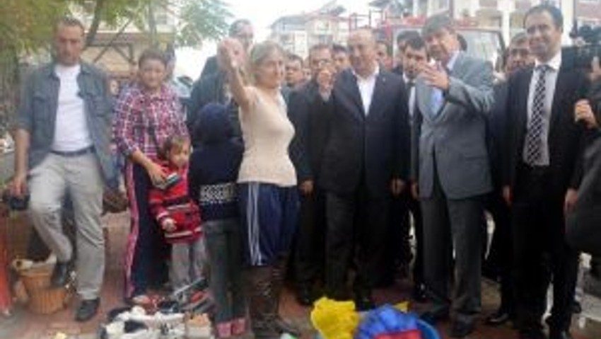 Bakan Çavuşoğlu Yağmur Altında Güreş İzledi (2)