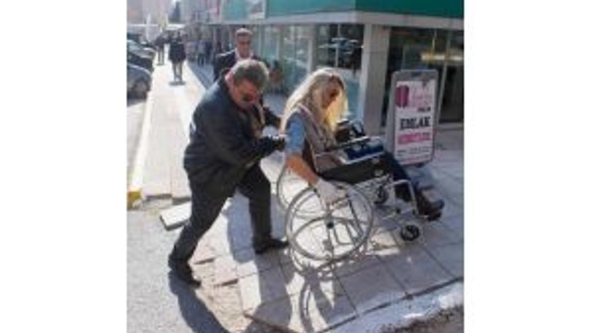 Beylikdüzü Belediye Başkanının Eşi Dilek İmamoğlu, Tekerlekli Sandalye İle Beylikdüzünü Gezdi