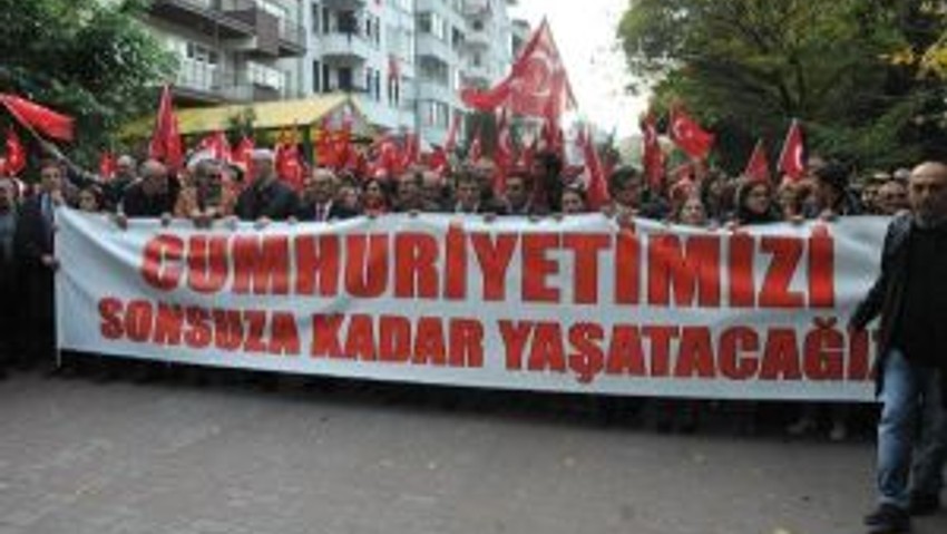 Eskişehirde 20 Bin Kişi Cumhuriyet İçin Yürüdü