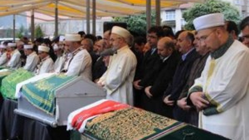 14 işçi yan yana uğurlandı