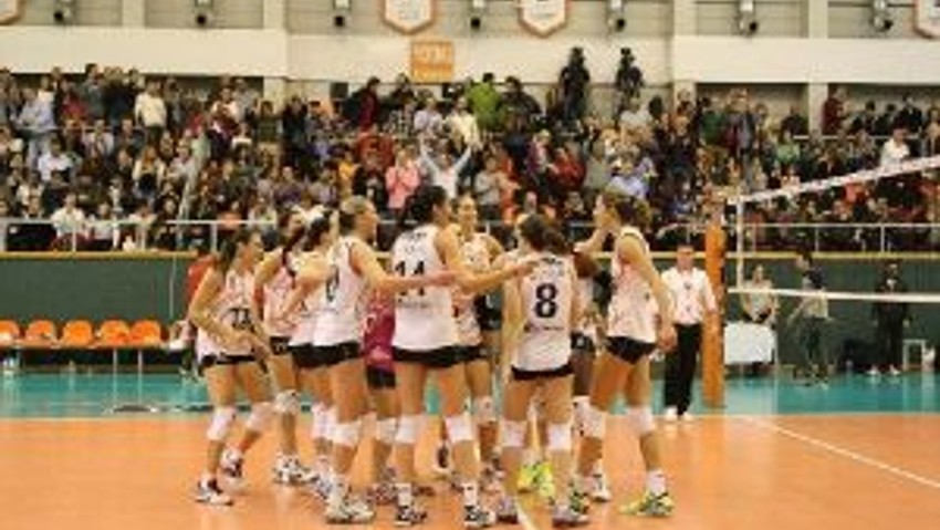 Voleybolda Derbi Maçın Galibi Eczacıbaşı Vitra
