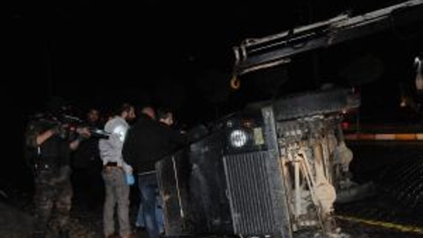 Hakkarideki Kobani Eyleminde Bir Banka Şubesine Molotoflu Saldırı Düzenlendi(2)