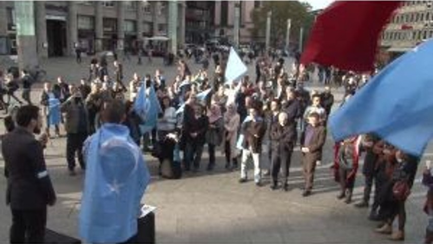 Kölnde Kobani Ve Çin Protestocuları Arasında Gerginlik