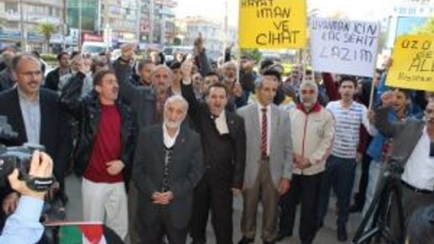 SPliler, Mescid-i Aksayı kapatan İsrail’i protesto etti