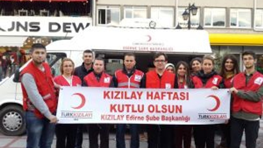 Kızılay Edirnede Aşure Dağıttı