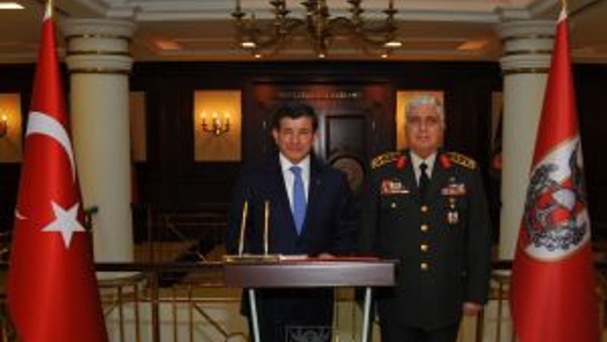 Başbakan Davutoğlu, Genelkurmay Karargahında Brifing Aldı