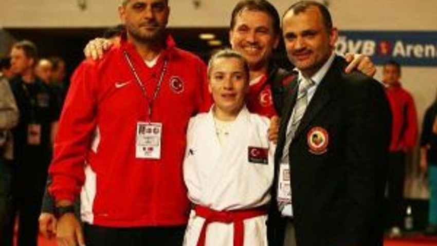 Dünya Karate Şampiyonasında Serap Özçelik De Finale Çıktı