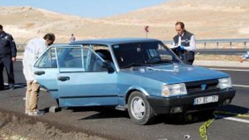 Otomobilinde Öldürüldü