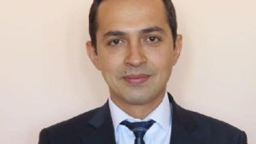 İngilizce Öğretmeni Genç Kendini Astı