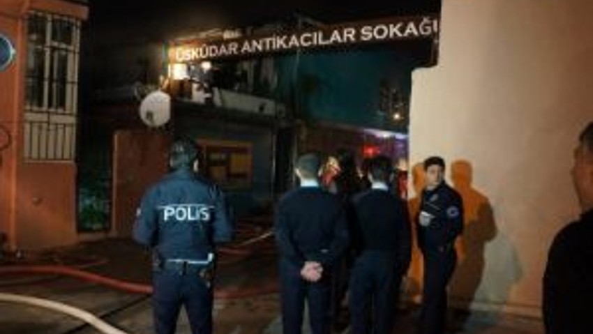 Antika mağazası yanarak kullanılamaz hale geldi