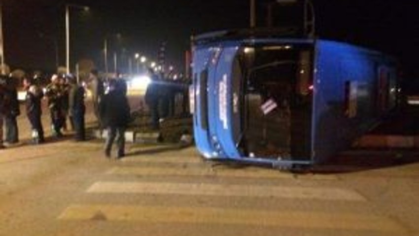 Vanda Trafik Kazası: 13 Yaralı