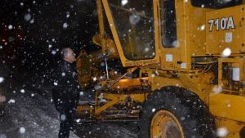 Yoğun Kar Yaşığı Nedeniyle Otoyol Kapandı