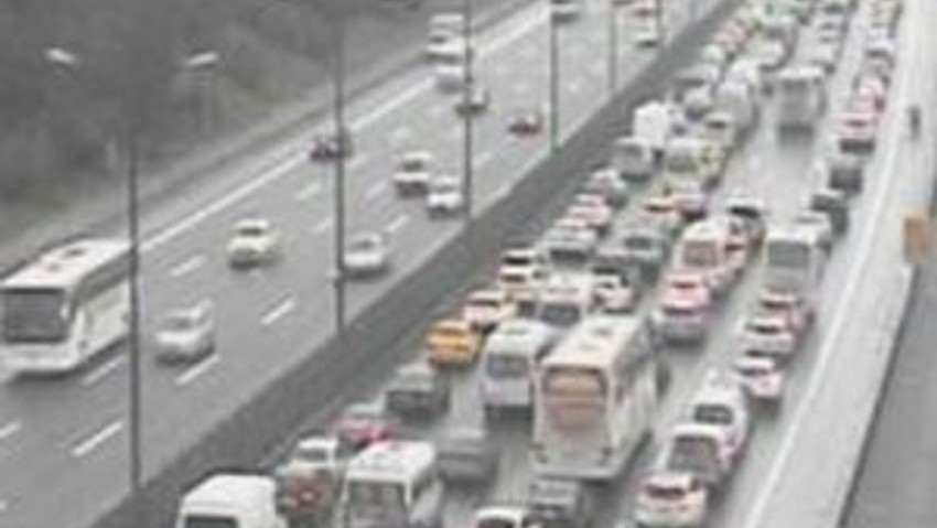 İstanbul trafiğini felç eden kaza !