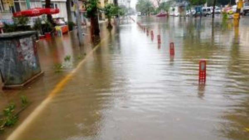 Antalyada Şiddetli Yağış Yaşamı Felç Etti, Okullar Tatil (4) - Yeniden