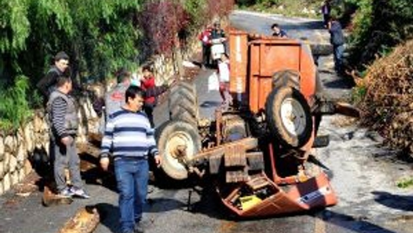 Traktörün Altında Kalmaktan Son Anda Kurtuldu