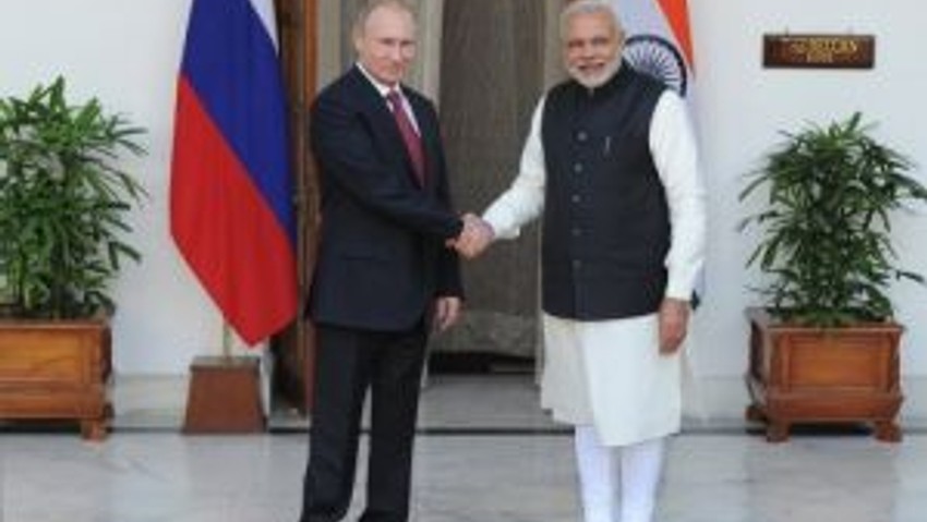 Putin Hindistan’ı nükleer santrallerle donatacak