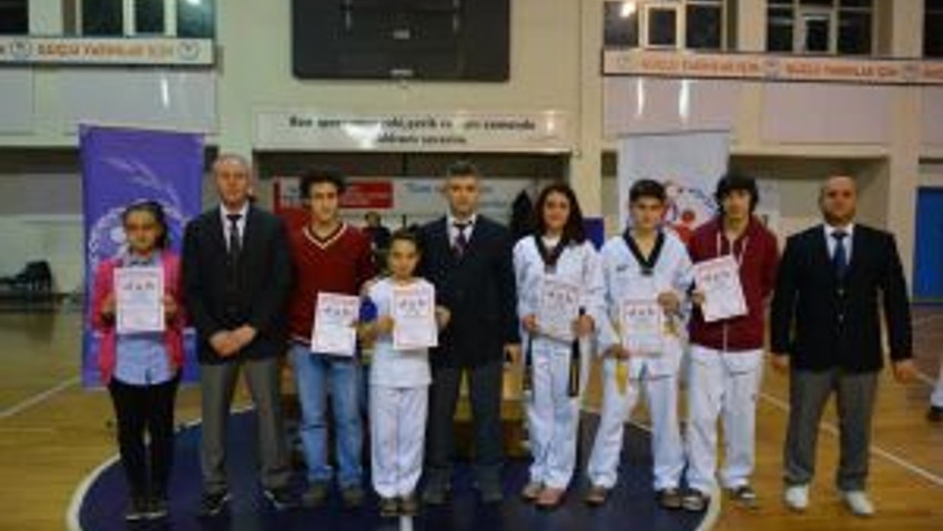 Valilik Kupası Taekwondo Şampiyonası Yapıldı