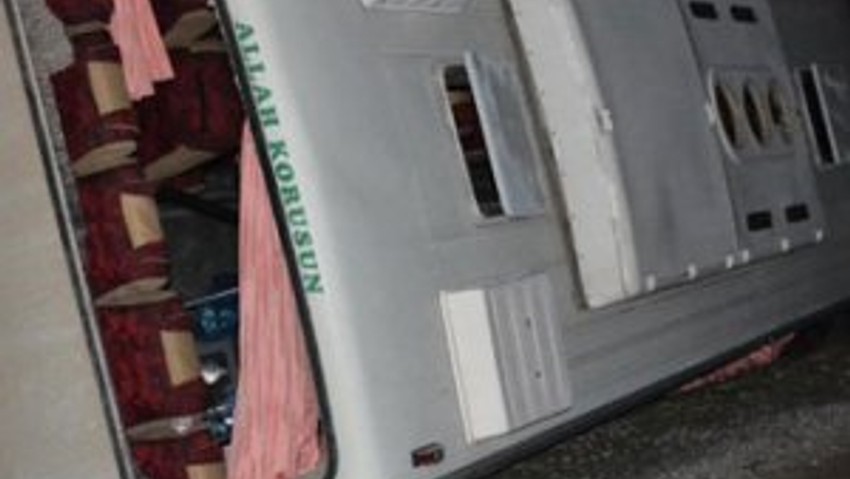 Otobüs devrildi: Çok sayıda yaralı !