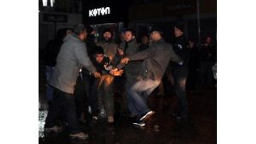 Diyarbakırda Bir Tarafta Halay, Bir Tarafta Olay