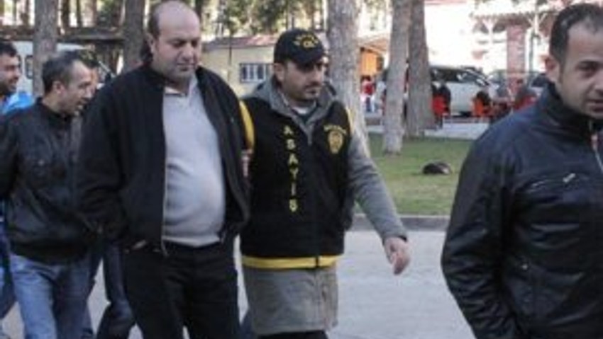 Parti binasına kumar baskını