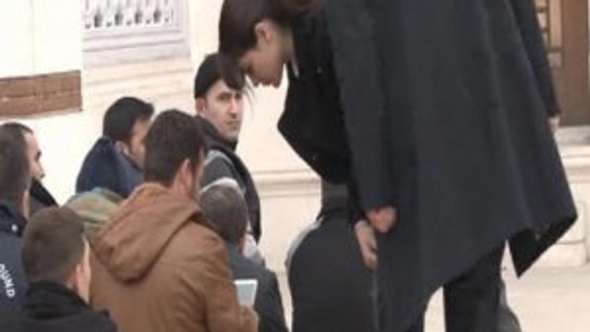 Onu görmek için sıraya girdiler