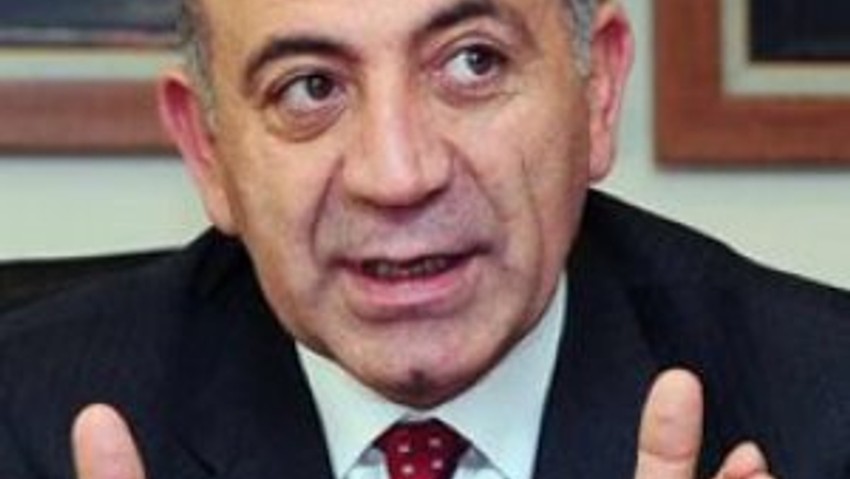 Başbakan Davutoğlu'nun ofisini hangi bakan bastı ?