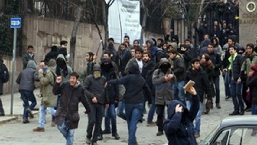 Üniversite karıştı !