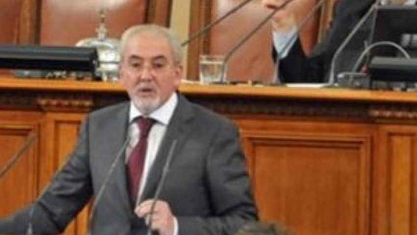 Türkçe konuşmaya yasak geldi !