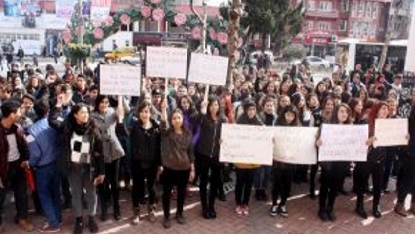 Ispartada Öğrencilerden Özgecan Eylemi