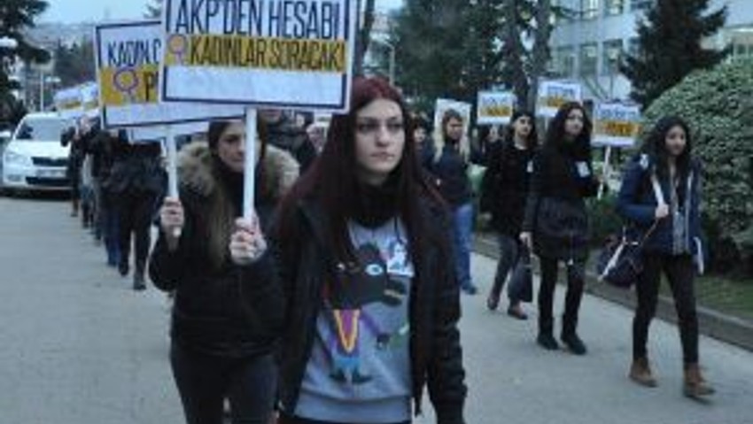 Ktü’de Kız Öğrenciler Özgecan İçin Yürüdü