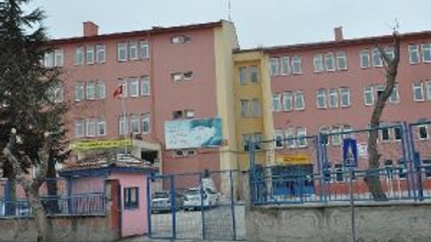 Tabanca İle 2 Öğrenciyi Rehin Alan 14 Yaşındaki Genç, Yakalandı