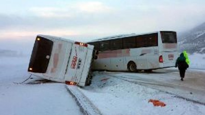 Afyonkarahisarın İlçelerinde Ulaşıma Kar Engeli