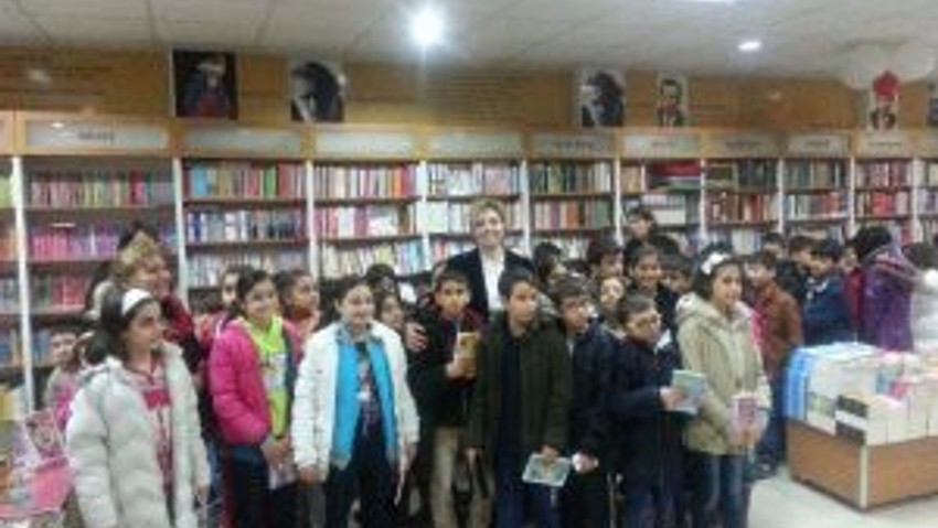 Birsen Ekim Özen Kitaplarını İmzaladı