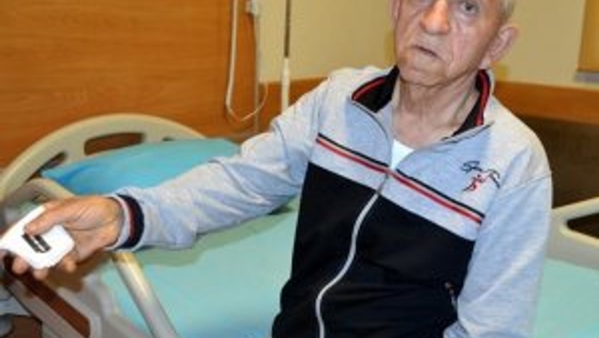 Yemek yerken jileti yuttu !