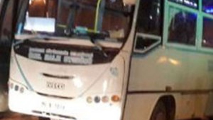 Genç kız otobüsün altında kaldı