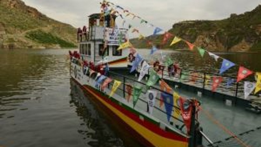 Eğil’de Feribot Seferi Başladı