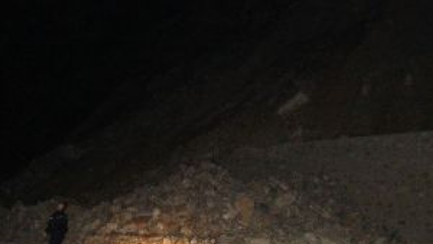 Orhaneli Yolunda Heyelan Meydana Geldi