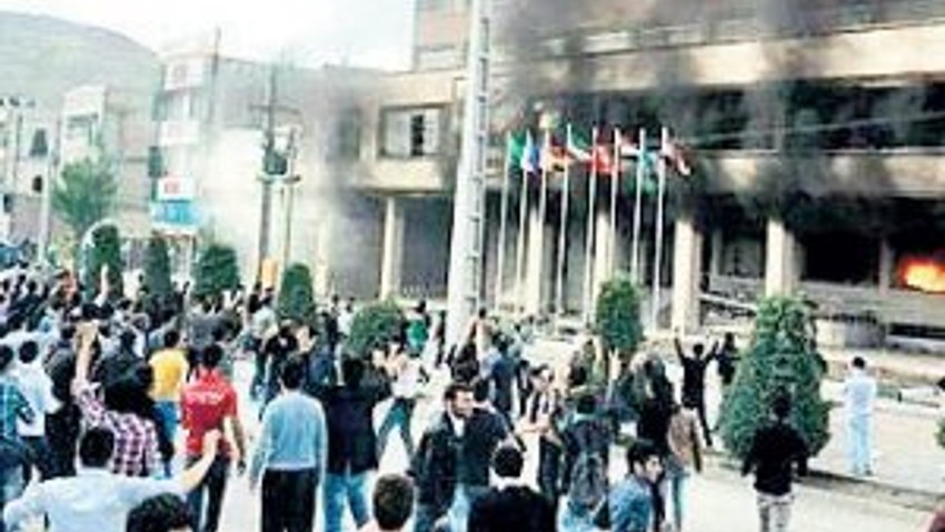 İran tecavüze karşı ayaklandı