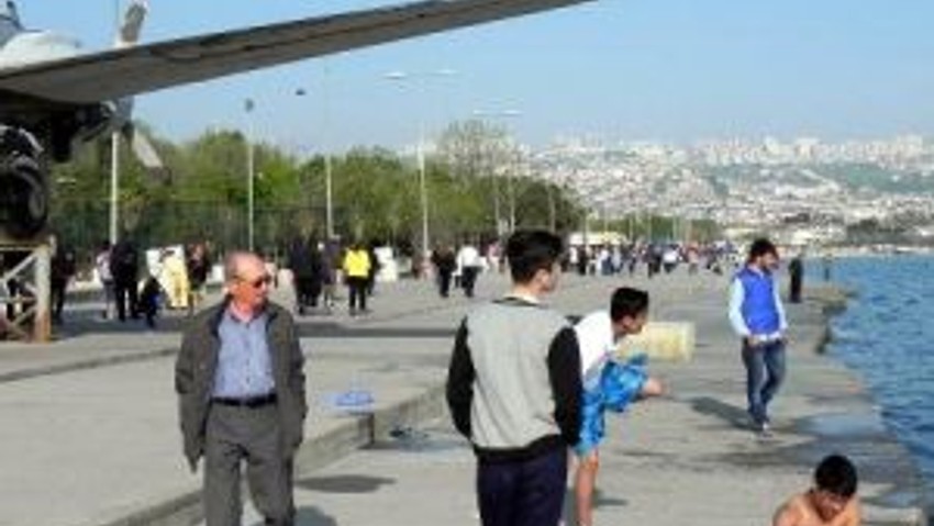 Kanadı Tramplen Olan Uçak Sahilden Uzaklaştırılacak