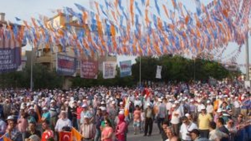 Başbakan Davutoğlu Konuşurken Vatandaşlar Miting Alanından Ayrıldı