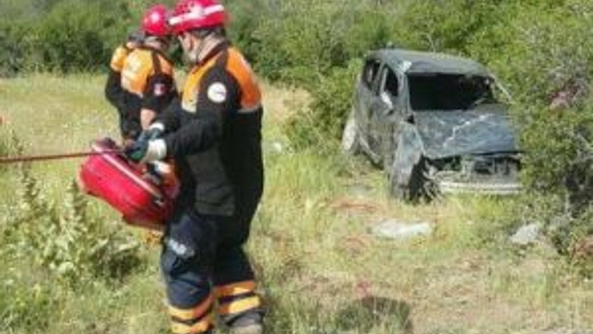 Denizli'de Otomobil Uçuruma Yuvarlandı: 2 Ölü