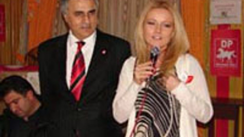 Müge Anlı DP'li Ağsu'yu destekledi
