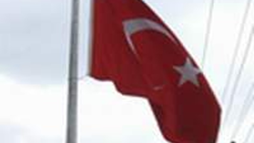 Eskimiş bayraklar imha edilecek