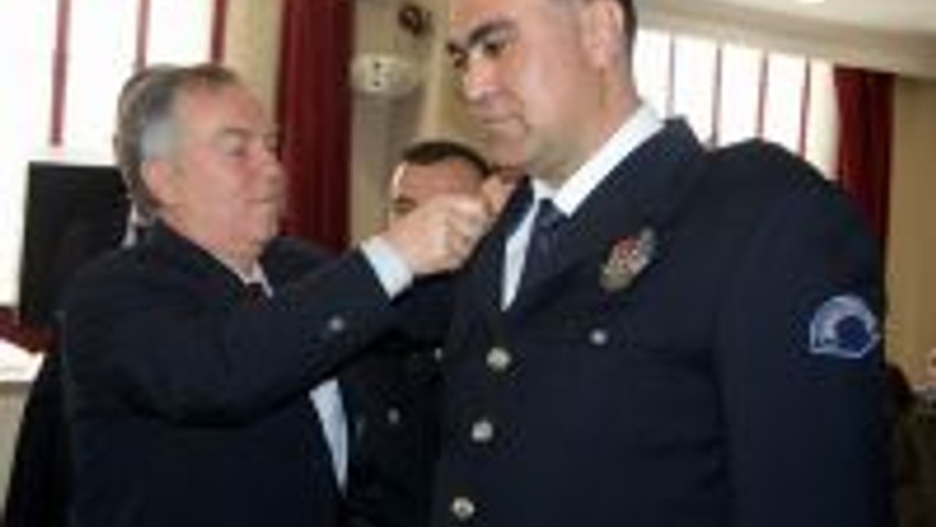 81 POLİSE BAŞPOLİS VE KIDEMLİ BAŞPOLİS RÜTBESİ TAKILDI