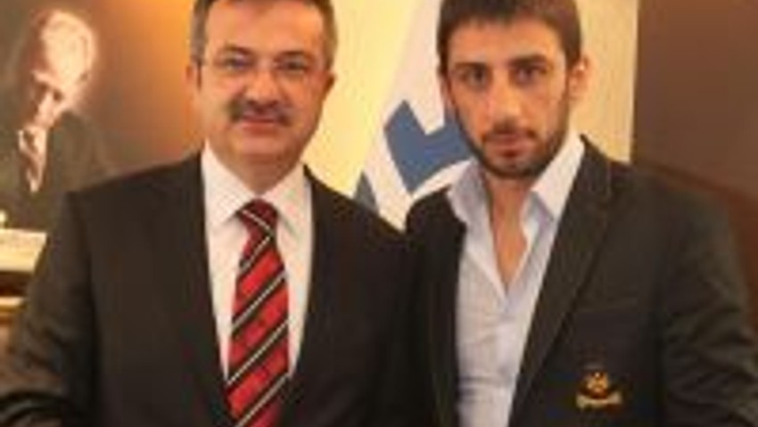 DÜNYA KİCK BOKS ŞAMPİYONU ADEM BOZKURT KEMER MAÇINA ÇIKACAK
