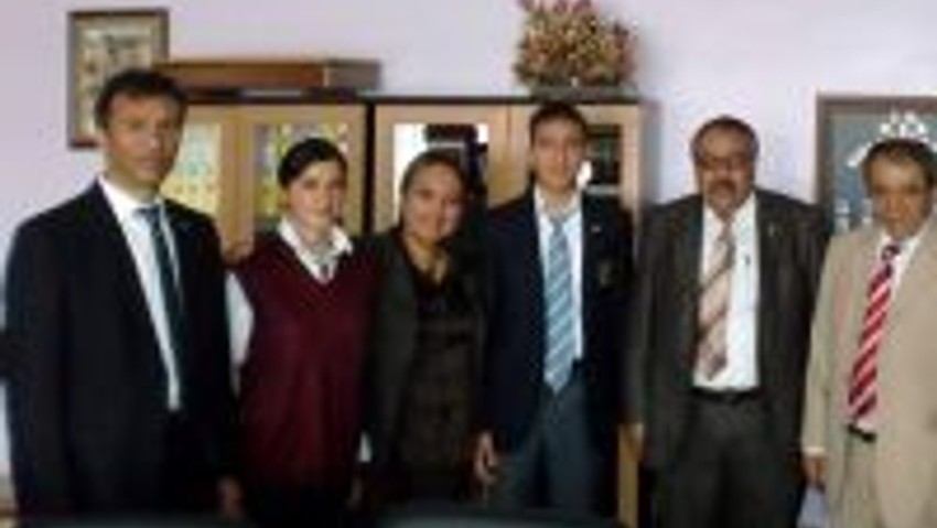 KARS HÜSNÜ M. ÖZYEĞİN LİSESİ’NE TÜRK EĞİTİM-SEN’DEN ZİYARET