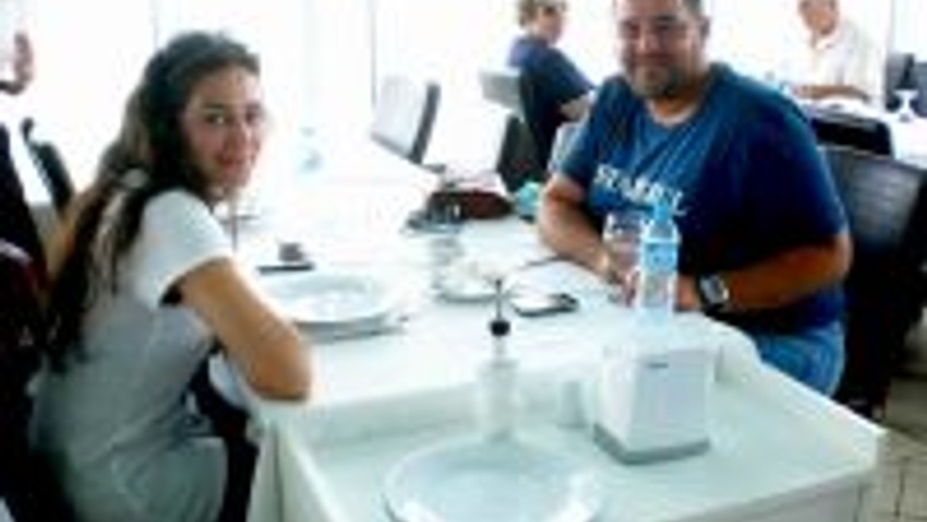 ATA DEMİRER İLE SEVGİLİSİ AYVALIK’TA