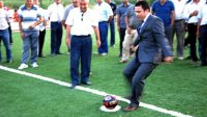Halı Saha Açan Kaymakam Hünerlerini Sergiledi